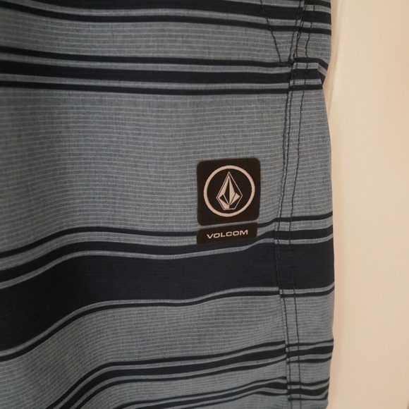 Volcom Mens Striped Hybrid Boardshorts~ - Picture 2 of 5